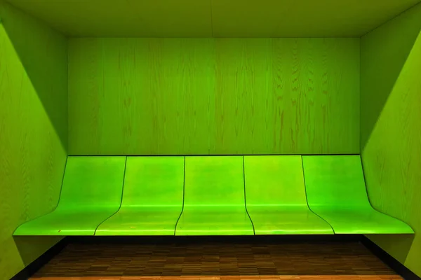 Interior moderno da sala de espera com assentos vazios — Fotografia de Stock