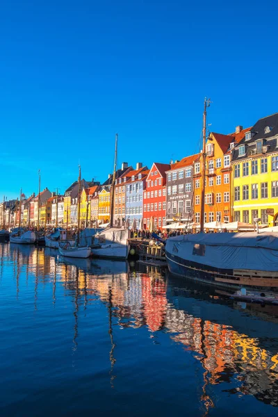 Turistas no distrito de Copenhague Nyhavn — Fotografia de Stock