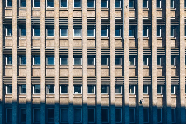 Facciata dell'edificio con motivo ripetuto — Foto Stock