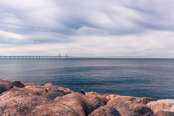 Rocks, sea and Oresund bridge — Stock Photo, Image