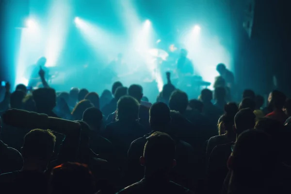 Music concert crowd, people enjoying live rock performance — Stock Photo, Image