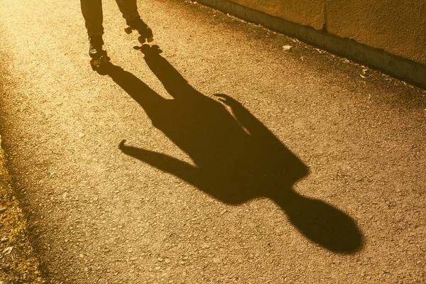 Shadow of female riding vintage quad roller skates — Stock Photo, Image