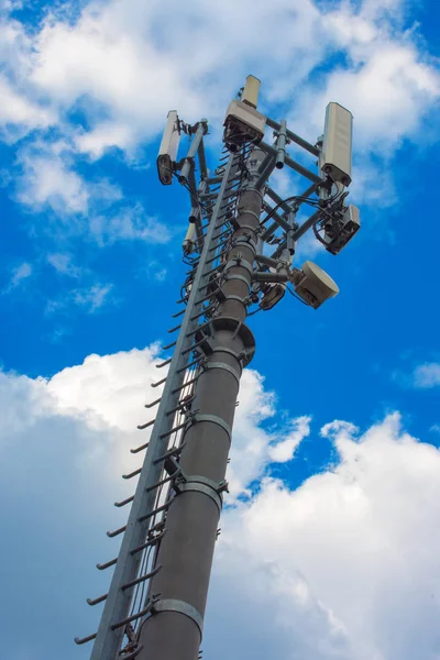 Komunikat wieży repeater — Zdjęcie stockowe
