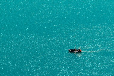 Tanınmayan kaç göl teknede yaz öğleden sonra zevk