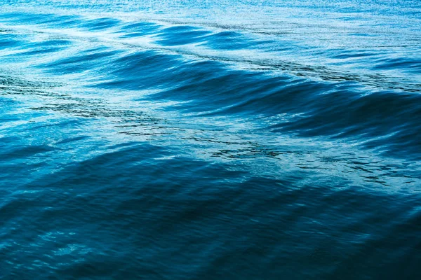 Ondas marinas formadas por veleros —  Fotos de Stock