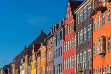 Kopenhag Nyhavn bölgesinin renkli Cephe Sistemleri
