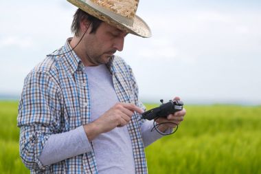 Akıllı tarım kavramı, çiftçi dron alanı kullanma