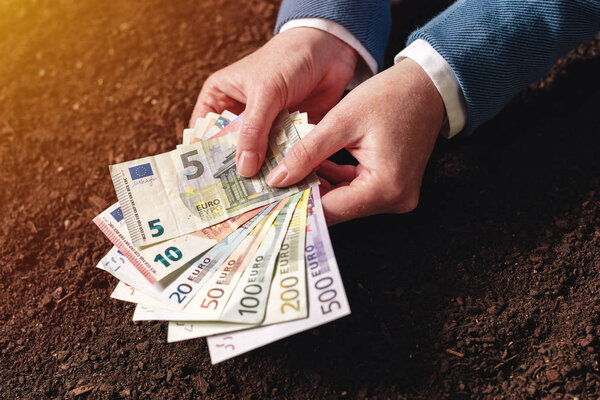 Банкноты евро для сельскохозяйственной деятельности
