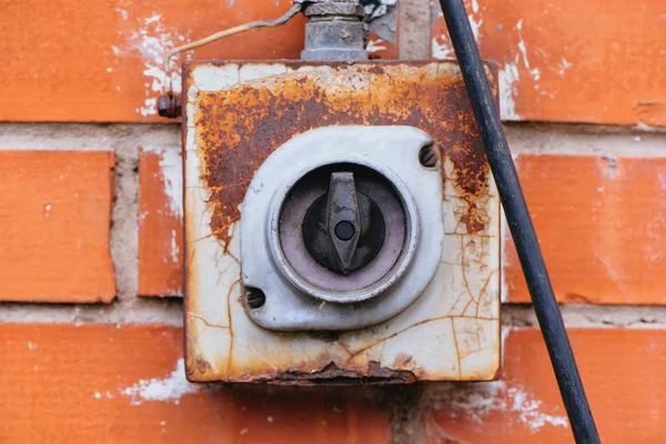 Oude elektrische schakelaar — Stockfoto