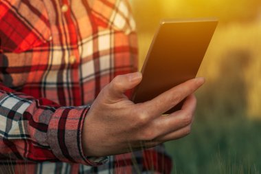 Akıllı telefon kamera mobil uygulaması kullanarak Ziraat Mühendisi