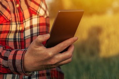 Akıllı telefon kamera mobil uygulaması kullanarak Ziraat Mühendisi