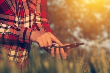 Ürün developm analiz etmek için akıllı telefon mobil app kullanarak Ziraat Mühendisi