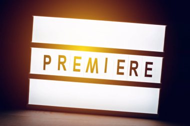 Vintage prömiyeri işareti sinema film aydınlatılmış