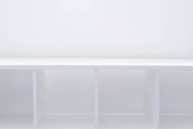 Boş ofis veya kitaplık Kütüphane raf