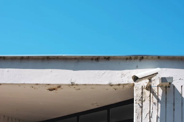 Schoolyard CCTV câmera de circuito fechado para proteção — Fotografia de Stock