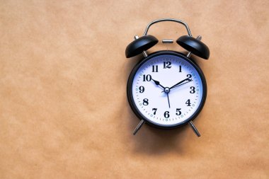 Klasik alarm saati