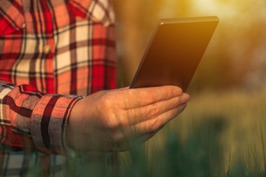 Akıllı telefon kamera mobil uygulaması kullanarak Ziraat Mühendisi