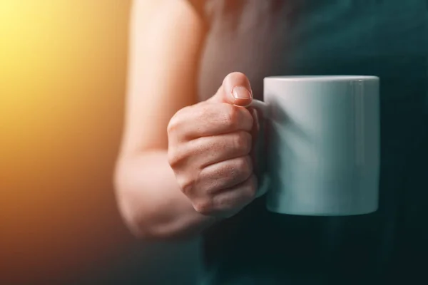 Womn 飲む朝のコーヒー — ストック写真