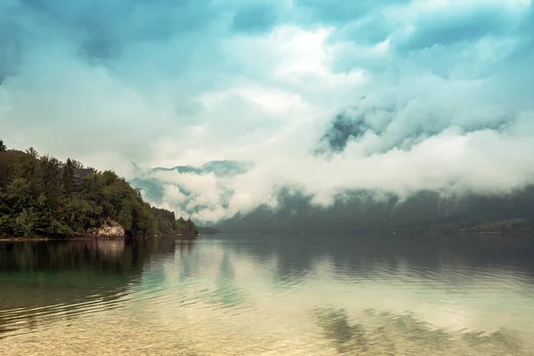 Herbstliche Landschaft am Bohinjer See — Stockfoto