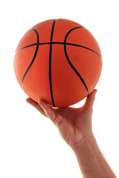 Mão masculina com bola de basquete isolada no fundo branco — Fotografia de Stock