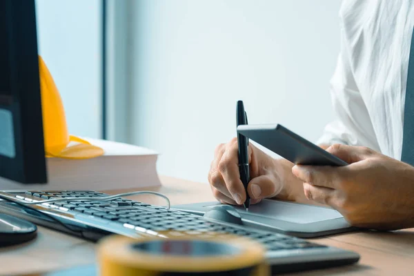 Architect working with sketch pen tablet and CAD software — Stock Photo, Image