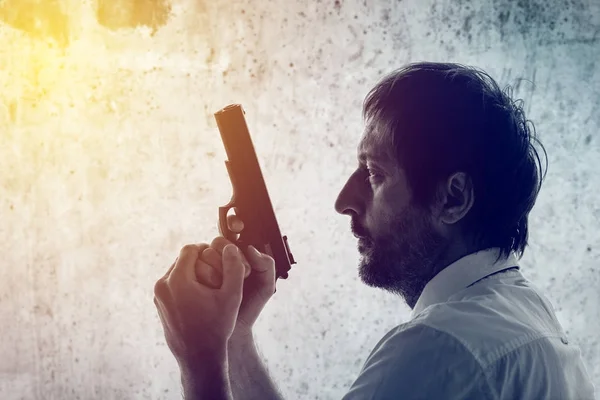 Man with a gun — Stock Photo, Image