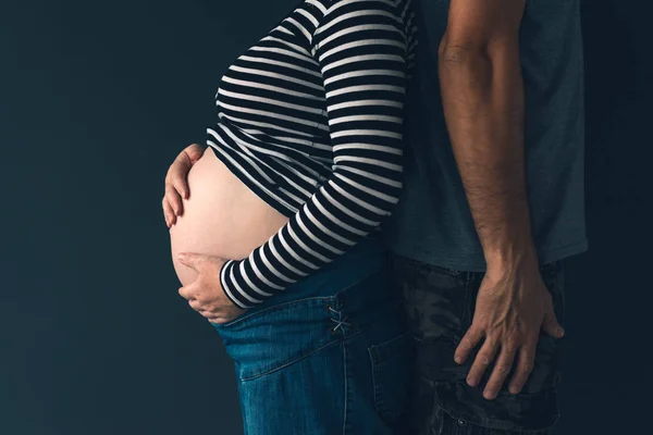 Soldat och hans gravida hustru — Stockfoto