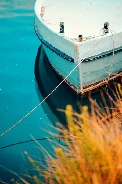 Einsames Fischerboot — Stockfoto