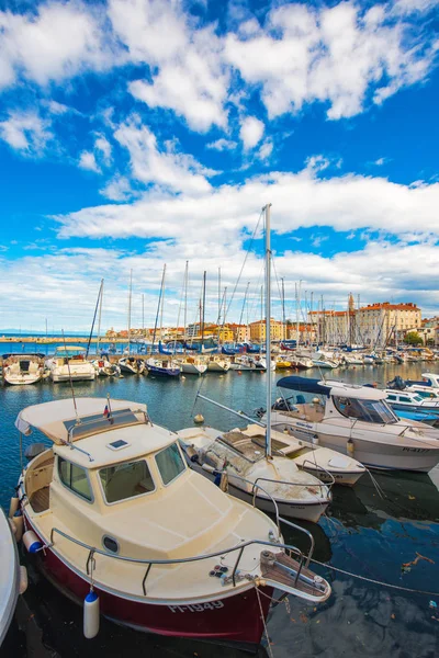 Porto turistico di Pirano con barche — Foto Stock