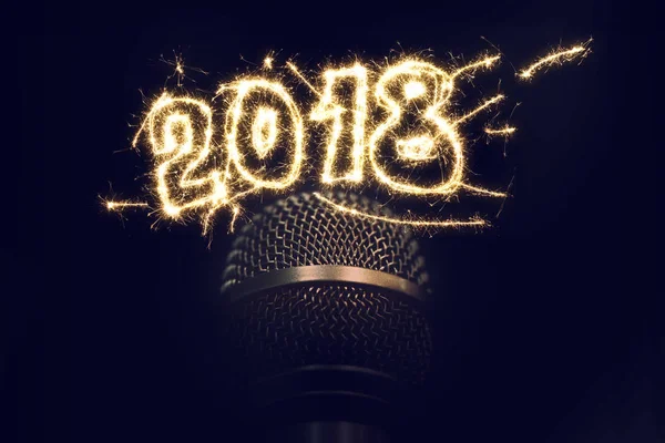 Cantando na véspera de Ano Novo 2018 — Fotografia de Stock