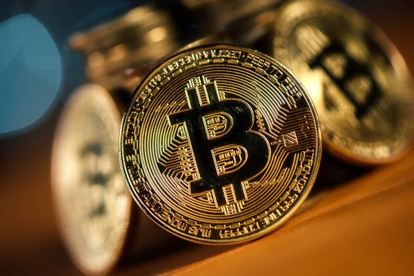 Staplade bitcoin kolumner — Stockfoto