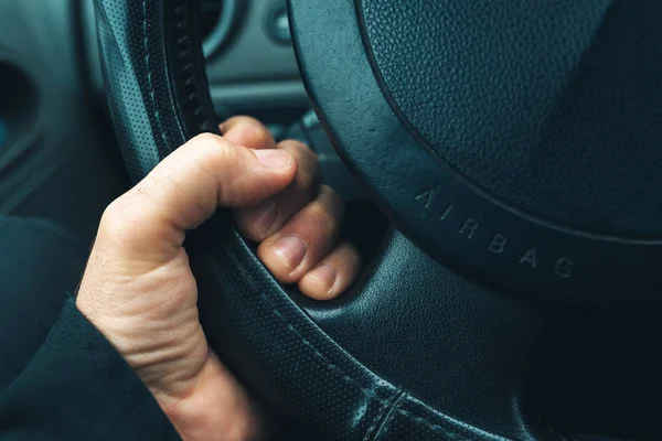 Подушка безопасности автомобиля на руле — стоковое фото
