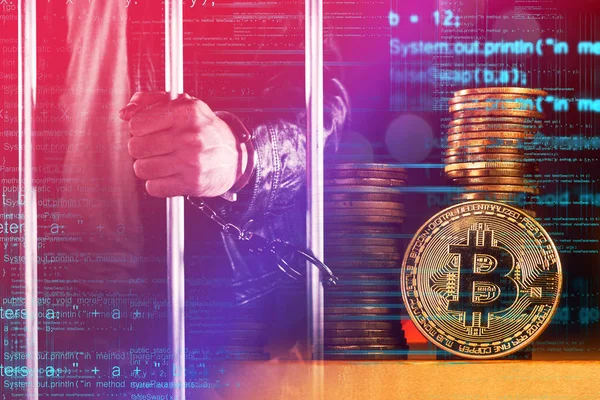 手錠をかけられ逮捕された Bitcoin 泥棒 — ストック写真