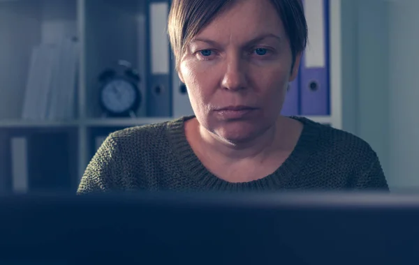 Serious female freelancer working on laptop computer — Stock Photo, Image