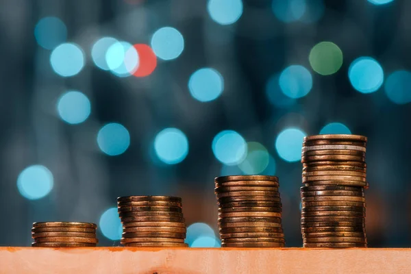 Pengar besparingar koncept med mynt stack — Stockfoto