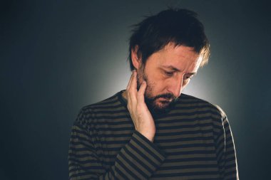 Depresyonda intihar edecek bir adam düşünüyorum