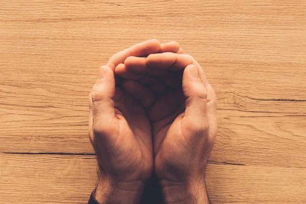 Vue aérienne des mains masculines coupées vides — Photo