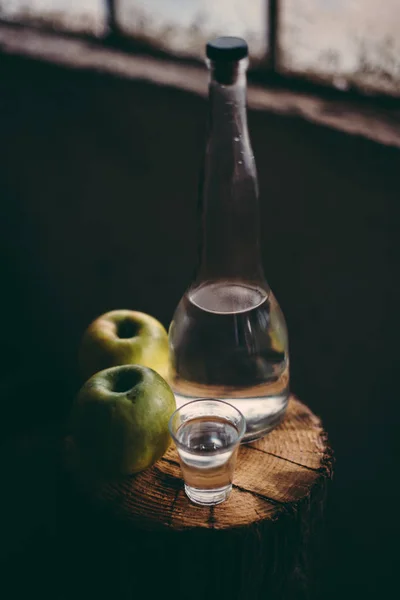 Elma konyağı, rustik retro atmosferi — Stok fotoğraf