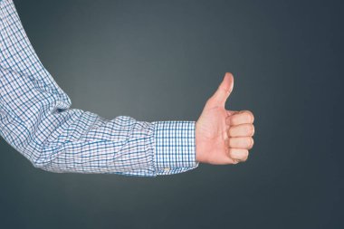 Hangi tarihlerde ve el hareketi ile başparmak yukarı onaylama