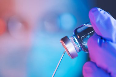 Bir çözüm kadar çizim ve şırınga doldurma doktor