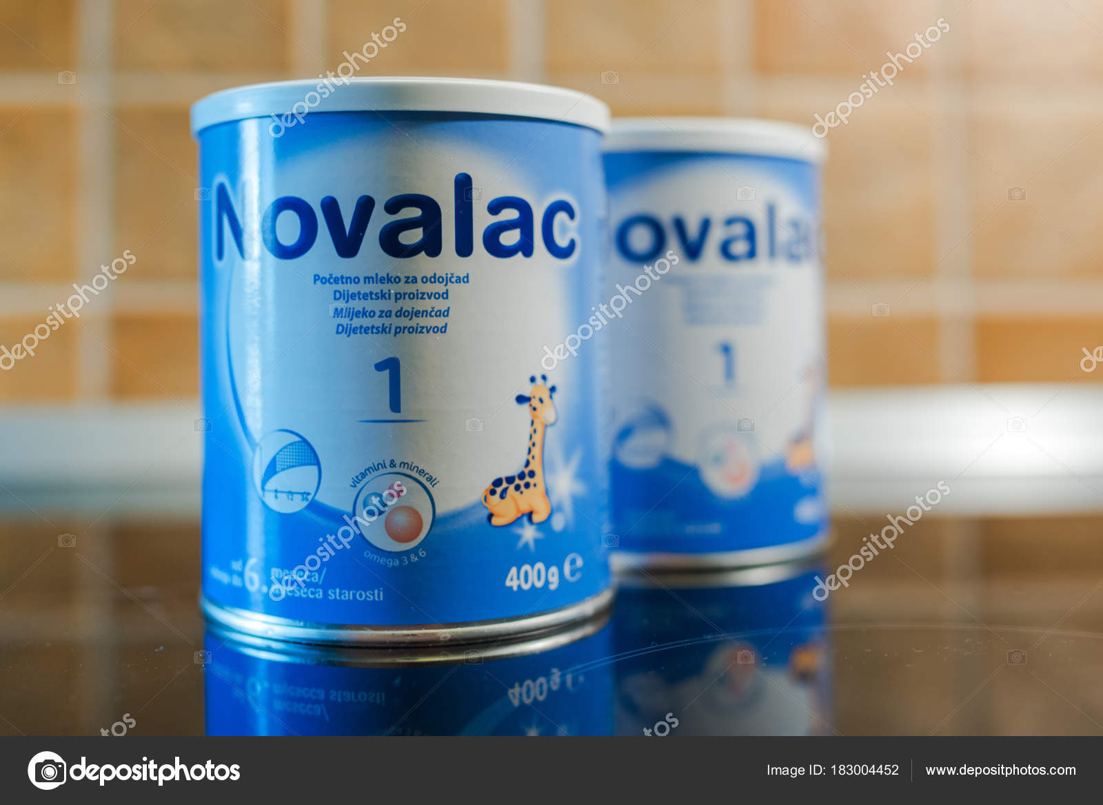 Leche en polvo de novalac para recién nacidos — Foto editorial de stock ©  stevanovicigor #183004452