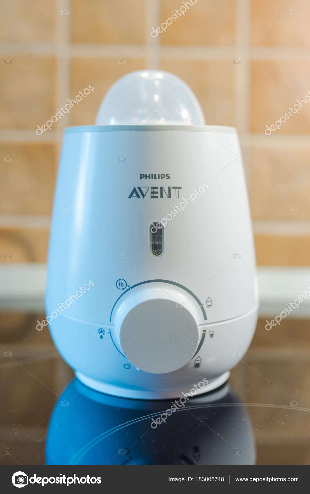 Philips Avent bébé lait chaud — Photo éditoriale © stevanovicigor #183005748