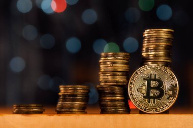 Yığılmış bitcoin sütunlar