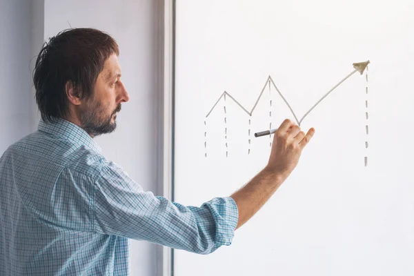 Empresário desenho crescente diagrama linear — Fotografia de Stock