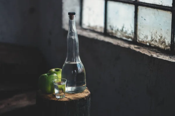 Apple brandy, rustic retro atmosphere — Stock Photo, Image