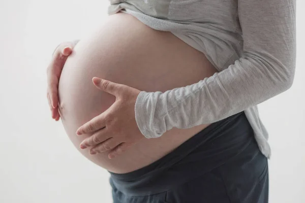 Kobieta w ciąży brzuch — Zdjęcie stockowe