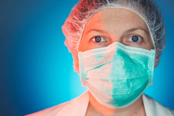 Female surgeon face portrait — Stock Photo, Image