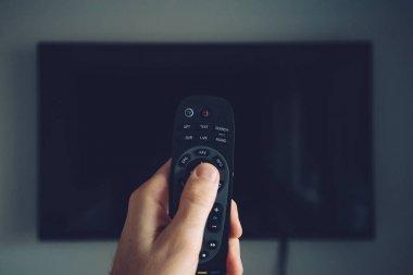 Erkek el Tv uzaktan kumanda ile