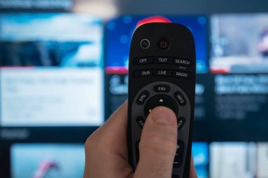 Erkek el Tv uzaktan kumanda ile