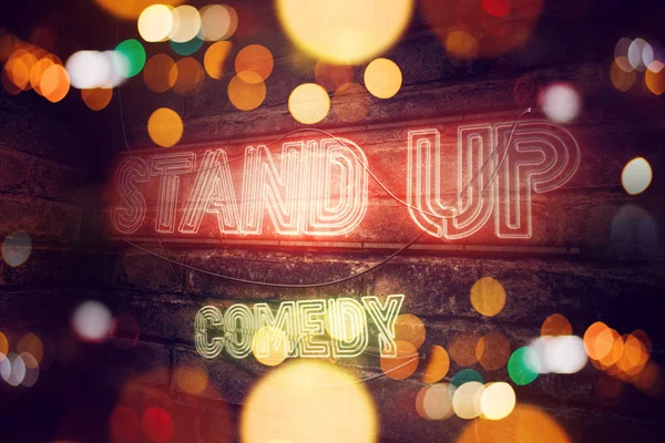 Неоновая вывеска Stand Up Comedy — стоковое фото